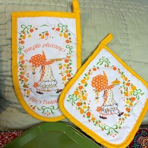 70s Holly Hobbie Oven Mitt Set of 2
